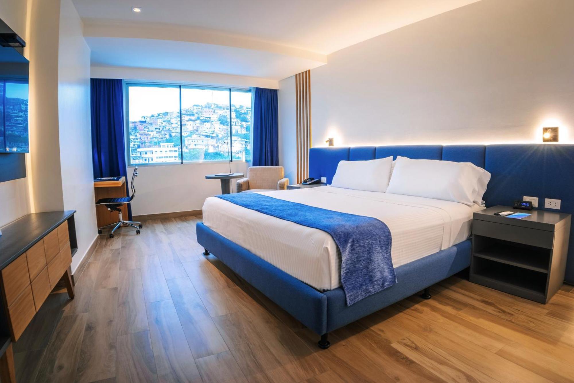 Wyndham Guayaquil, Puerto Santa Ana Hotel Kültér fotó A room at the hotel