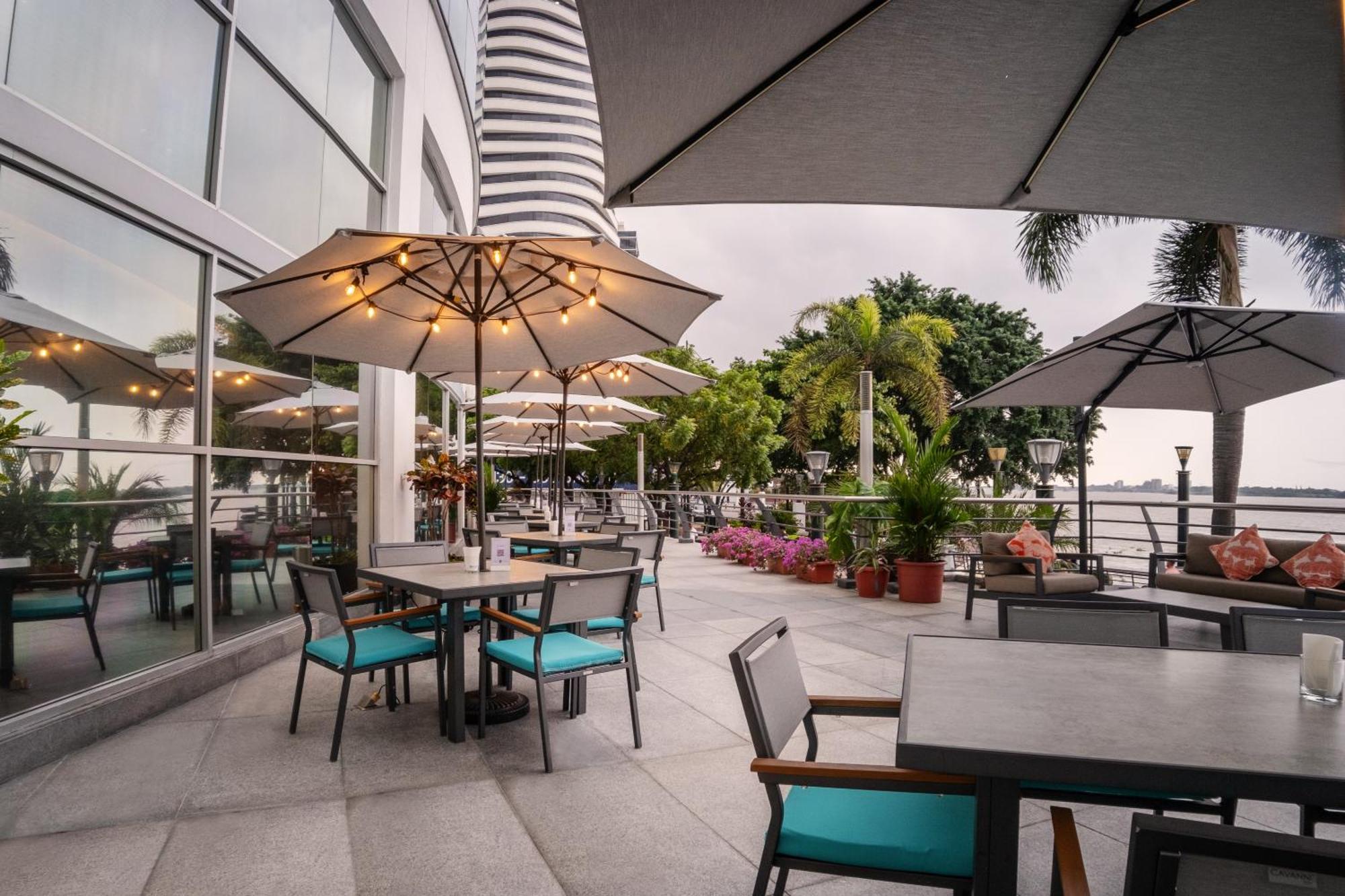 Wyndham Guayaquil, Puerto Santa Ana Hotel Kültér fotó The Deck