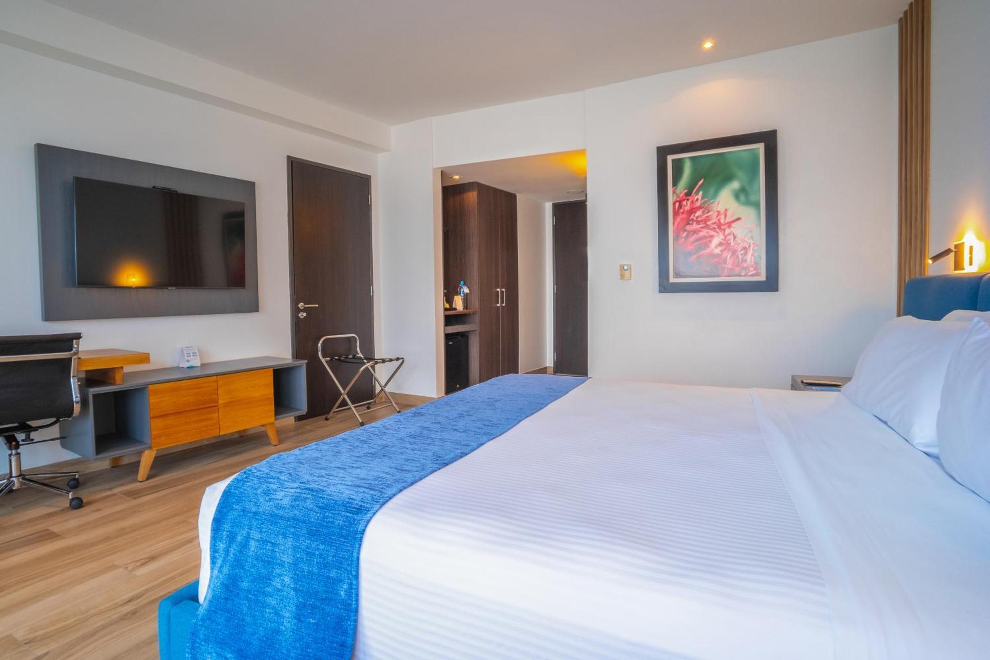 Wyndham Guayaquil, Puerto Santa Ana Hotel Kültér fotó A room at the hotel