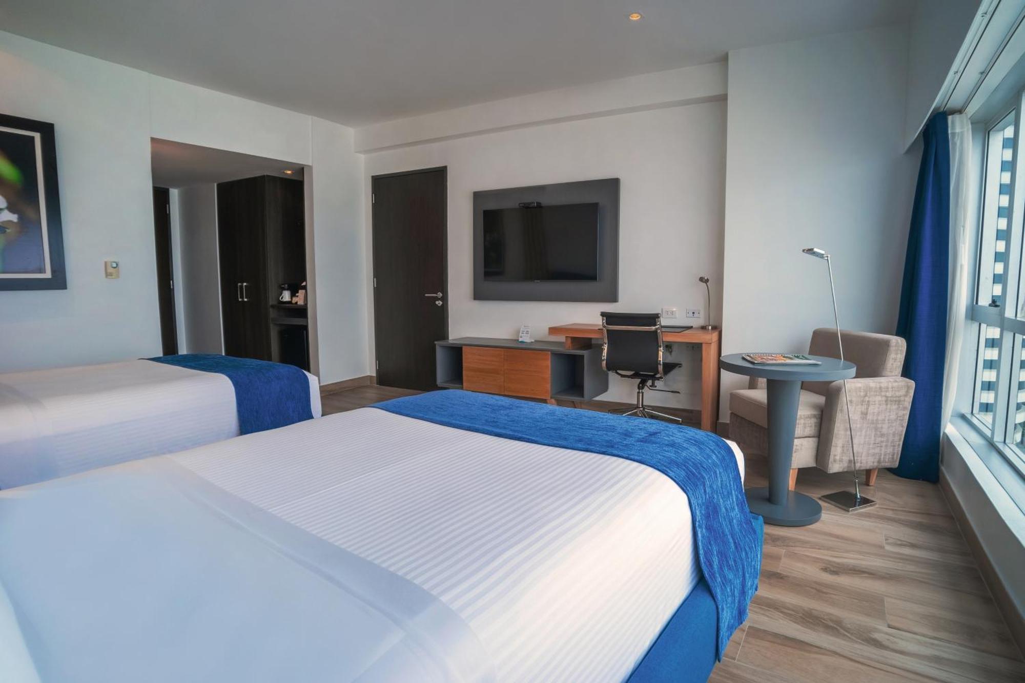 Wyndham Guayaquil, Puerto Santa Ana Hotel Kültér fotó A room at the hotel