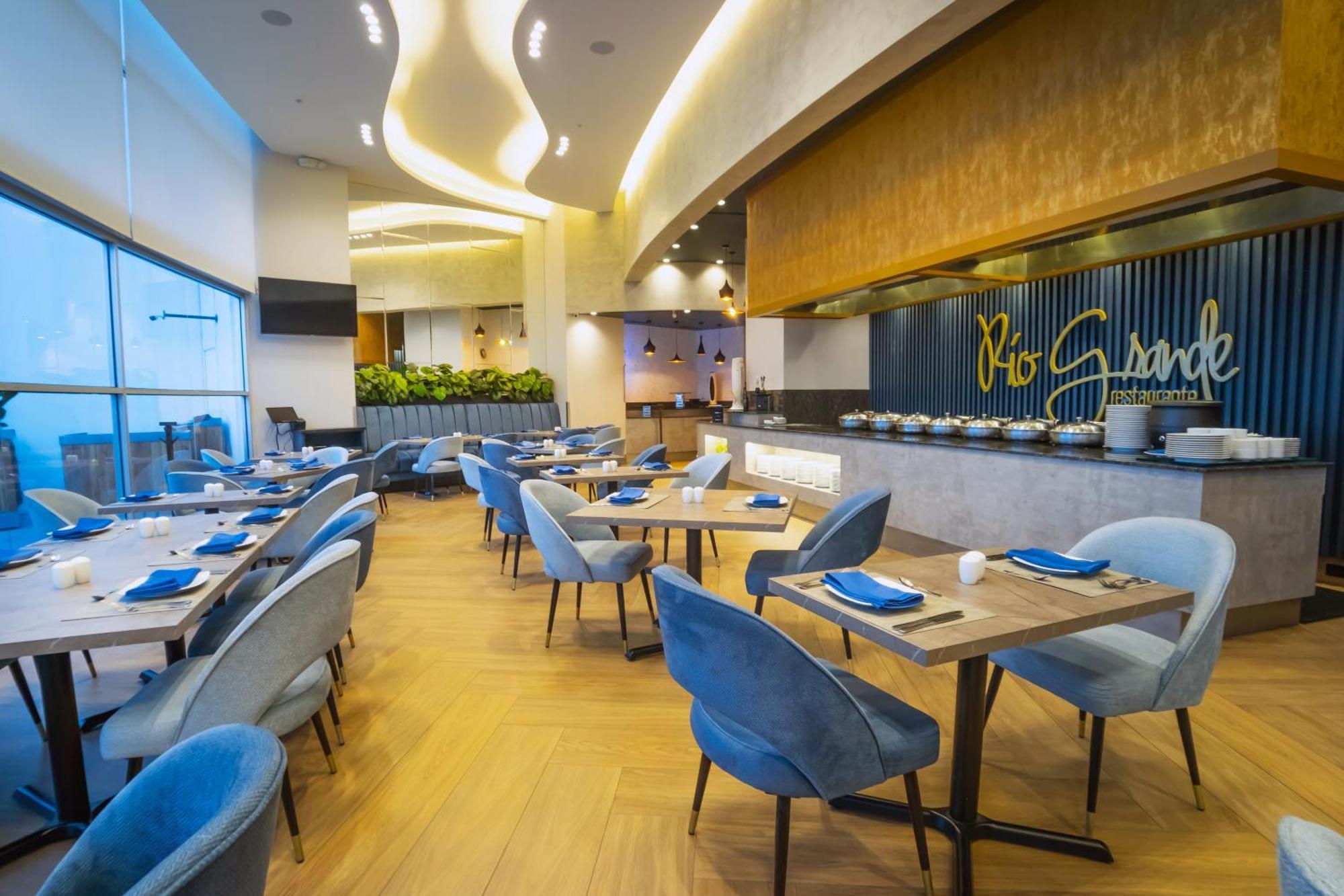 Wyndham Guayaquil, Puerto Santa Ana Hotel Kültér fotó The interior of the restaurant