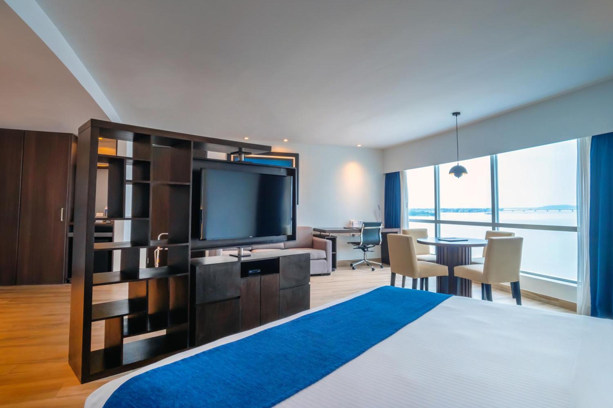 Wyndham Guayaquil, Puerto Santa Ana Hotel Kültér fotó Suite