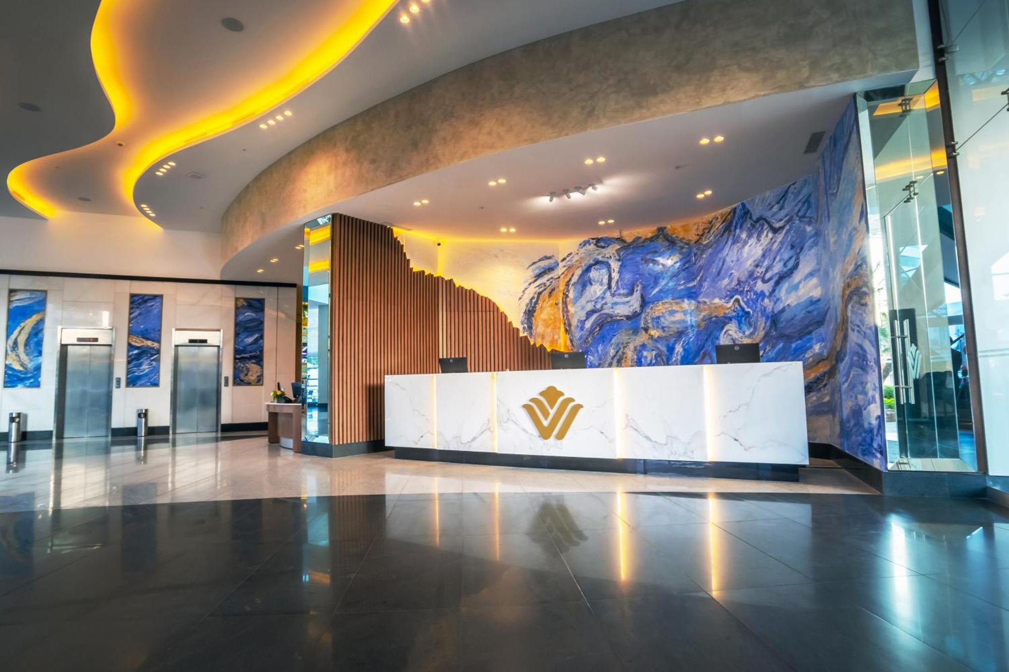 Wyndham Guayaquil, Puerto Santa Ana Hotel Kültér fotó The lobby of the hotel
