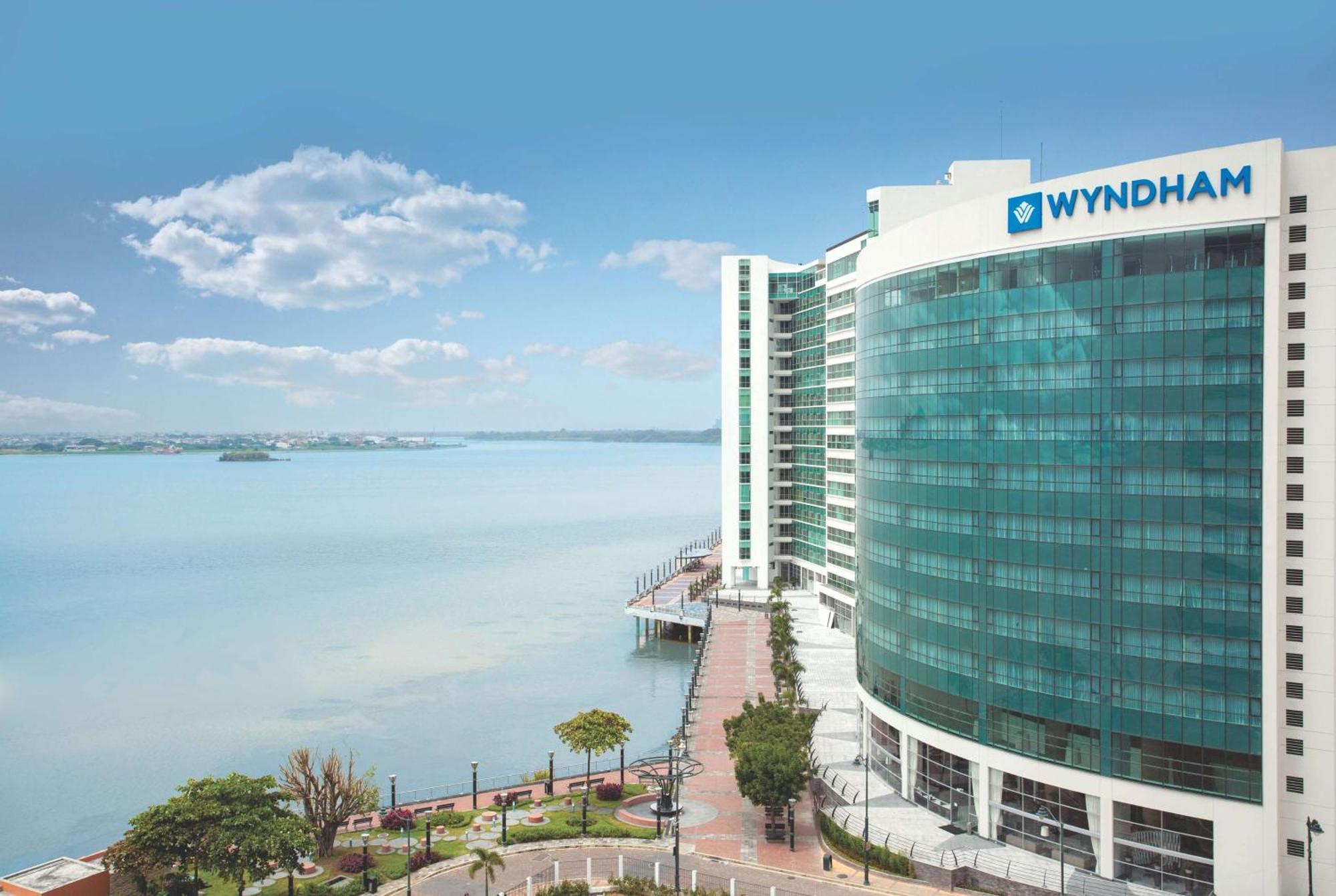 Wyndham Guayaquil, Puerto Santa Ana Hotel Kültér fotó The hotel in 2016